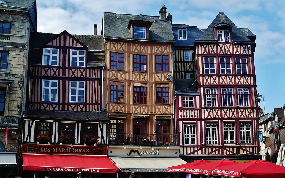 Casas de entramado de madera en Place du Vieux-Marché de Ruan